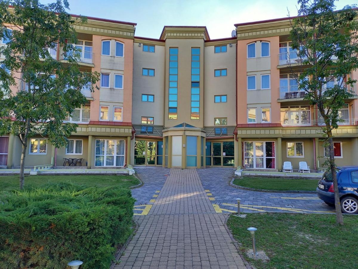 Karos Gold 813 Wellness Apartman 佐洛卡罗斯 外观 照片