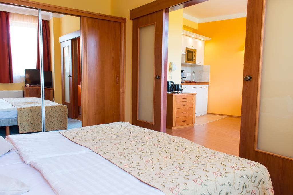 Karos Gold 813 Wellness Apartman 佐洛卡罗斯 外观 照片