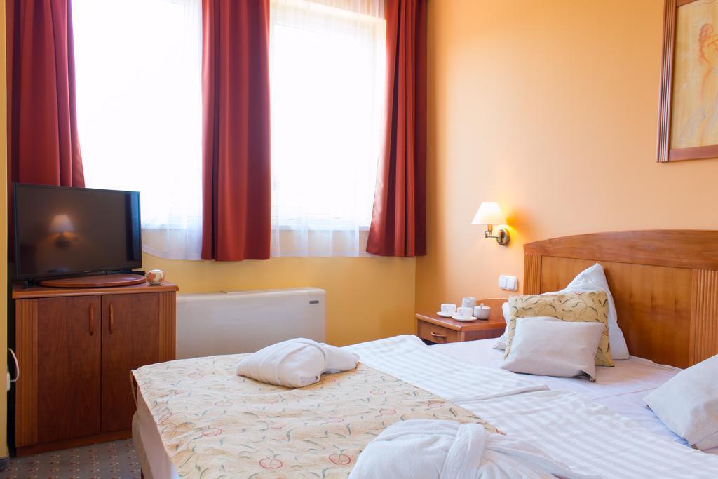 Karos Gold 813 Wellness Apartman 佐洛卡罗斯 外观 照片